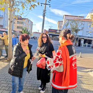 İl Müdürlüğümüze Bağlı Kuruluşlarımız, Kadına Yönelik Şiddetle Mücadele Günü Kapsamında Vatandaşlarımızla Bir Araya Geldi - fotoğraf 1