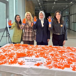 Namık Kemal Üniversitesi Öğrencilerine Kadına Yönelik Şiddetle Mücadele Kapsamında Farkındalık Eğitimi ve Stand Çalışması Gerçekleştirildi - fotoğraf 5