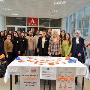 Namık Kemal Üniversitesi Öğrencilerine Kadına Yönelik Şiddetle Mücadele Kapsamında Farkındalık Eğitimi ve Stand Çalışması Gerçekleştirildi - fotoğraf 1