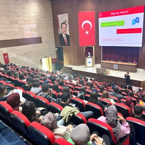 Namık Kemal Üniversitesi Öğrencilerine Kadına Yönelik Şiddetle Mücadele Kapsamında Farkındalık Eğitimi ve Stand Çalışması Gerçekleştirildi - fotoğraf 7