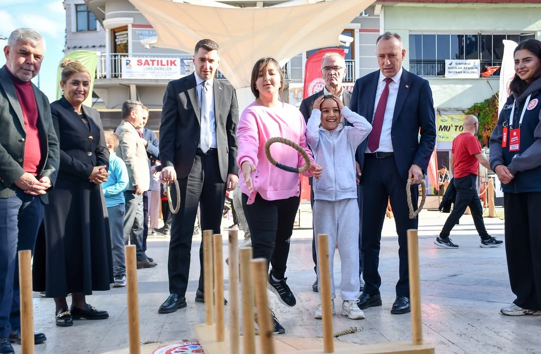 Geleneksel Oyunlar Tırı Sındırgı’da Çocuklarımızla Buluştu