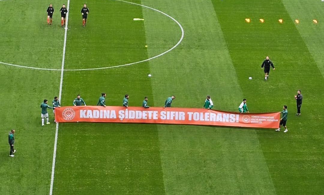 Bursaspor’dan Güçlü Mesaj: Kadına Şiddete Sıfır Tolerans!