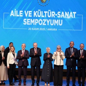 Cumhurbaşkanı Erdoğan ve Aile ve Sosyal Hizmetler Bakanımız Göktaş, “Aile ve Kültür-Sanat Sempozyumu“ kapanış oturumuna katıldı - fotoğraf 4