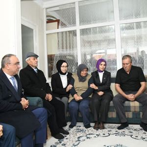 Sayın Bakanımız Mahinur Özdemir Göktaş Şehidimizin Baba Ocağını Ziyaret Etti - fotoğraf 3