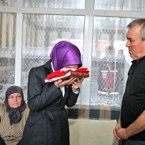 Sayın Bakanımız Mahinur Özdemir Göktaş Şehidimizin Baba Ocağını Ziyaret Etti - fotoğraf 5