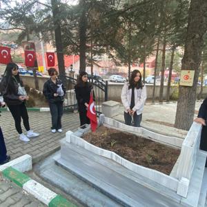 Gümüşhane Üniversitesi öğrencileri ile şehitlerimizin kabrini ziyaret ettik! - fotoğraf 8
