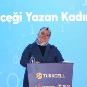 Bakan Selçuk “Geleceği Yazan Kadınlar” Ödül Töreni’nde Emine Erdoğan Hanımefendiye Eşlik Etti - fotoğraf 2
