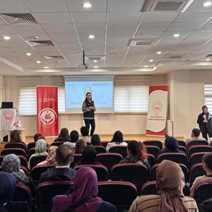 AİLEDE GÜVENLİ GELECEK Projesi, İl Müdürlüğümüz ve İstanbul Emniyet Müdürlüğü İş Birliğiyle Gerçekleştirildi - fotoğraf 3