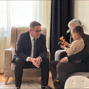 İl Müdürümüz Sayın Adem YÜCEL, Bakanlığımızın Koruyucu Aile Hizmetinden yararlanan ailelerimizi ve çocuklarımızı ziyaret etti. - fotoğraf 1