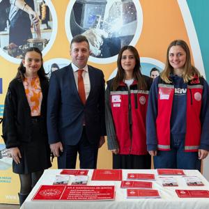 İl Müdürümüz Arif Laçin “Aile Yılında Yalova’daki Kamu Kurumları Kadına Yönelik Şiddetle Mücadele Ediyor” Programına Katıldı - fotoğraf 1