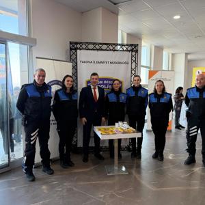 İl Müdürümüz Arif Laçin “Aile Yılında Yalova’daki Kamu Kurumları Kadına Yönelik Şiddetle Mücadele Ediyor” Programına Katıldı - fotoğraf 4
