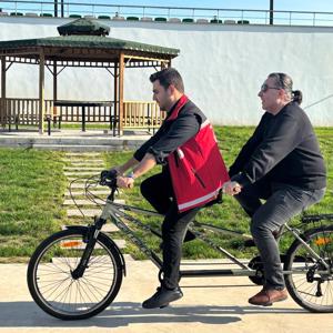 Salihli’de 3 Aralık Dünya Engelliler Günü Kapsamında “Eş Pedal Etkinliği” Düzenlendi - fotoğraf 3