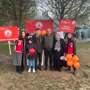 Alaşehir’de Bedelli Erlerin Yemin Töreninde Aile Yılı Tanıtım Standı Kuruldu - fotoğraf 16