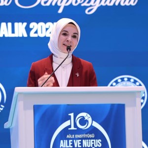 Cumhurbaşkanı Yardımcısı Cevdet Yılmaz ve Bakanımız Göktaş, "Aile ve Nüfus On Yılına Doğru Uluslararası Sempozyumu"nun kapanış programına katıldı - fotoğraf 1