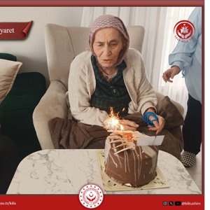 3 Aralık Dünya Engelliler Günü münasebetiyle Asiye Teyzemizin doğum gününü kutladık. - fotoğraf 1