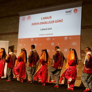 İstanbul Valimiz Sn. Davut GÜL, Vali Yardımcımız Sn. Dr. Serap ÖZMEN ÇETİN ve İl Müdürümüz Sn. Ömer TURAN’ın Katılımlarıyla 3 Aralık Dünya Engelliler Günü Programı Gerçekleştirilmiştir - fotoğraf 4