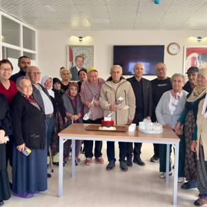 Doğan Güneşe Benzeyip Etrafındaki Karanlıklara Meydan Okuyan Kişi Öğretmendir - fotoğraf 4
