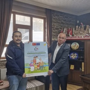 İlimizde Koruyucu Aile Hizmetinin Tanıtılmasına Yönelik Afiş ve Broşürler Asıldı - fotoğraf 2