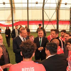 3 Aralık Dünya Engelliler Günü: Halı Saha Futbol Turnuvası Gerçekleşti - fotoğraf 1