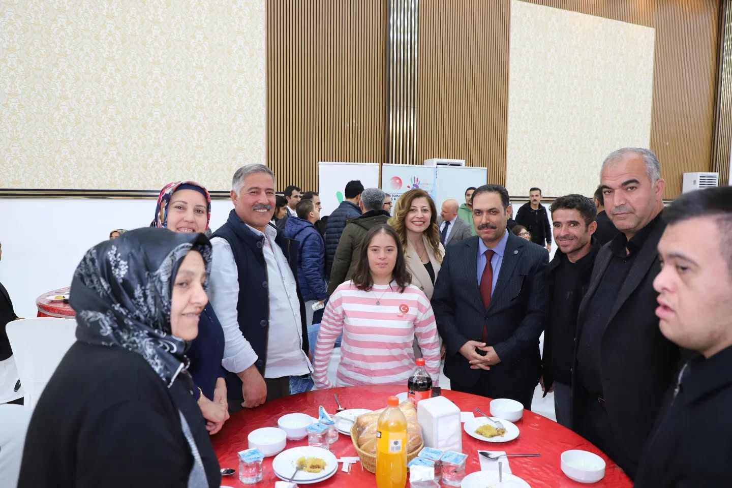 “Fırsat Ver, Destek Ol, Başarabilirim” Projesi Kapsamında Otizmli Bireyler Harfane Gecesine Katıldık - fotoğraf 3