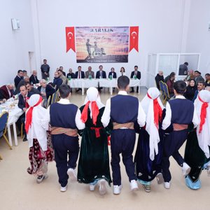 Valimiz Sayın Ahmet Karakaya ve eşi Özlem Karakaya Hanımefendi, 3 Aralık Dünya Engelliler Günü dolayısıyla İl Müdürlüğümüze bağlı Ahlat Engelsiz Yaşam Bakım Rehabilitasyon ve Aile Danışma Merkezi Müdürlüğümüzde düzenlenen programa katıldılar - fotoğraf 5