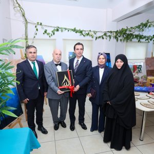 Valimiz Sayın Ahmet Karakaya ve eşi Özlem Karakaya Hanımefendi, 3 Aralık Dünya Engelliler Günü dolayısıyla İl Müdürlüğümüze bağlı Ahlat Engelsiz Yaşam Bakım Rehabilitasyon ve Aile Danışma Merkezi Müdürlüğümüzde düzenlenen programa katıldılar - fotoğraf 4