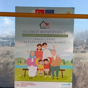 Koruyucu Aile Farkındalığı İçin Şehir Genelindeki Araçlara Tanıtım Afişleri Asıldı - fotoğraf 2