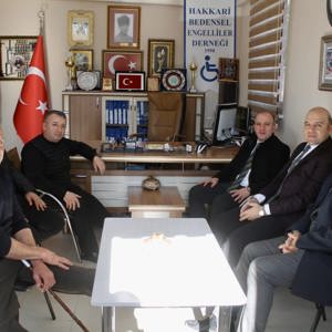 3 Aralık Dünya Engelliler Günü’nde Hakkâri Bedensel Engelliler Derneğine Ziyaret Gerçekleştirildi - fotoğraf 2