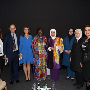 Emine Erdoğan Hanımefendi ve Bakan Selçuk, "Let's Talk" (Hadi konuşalım) etkinliğinin ödül törenine katıldı - fotoğraf 4