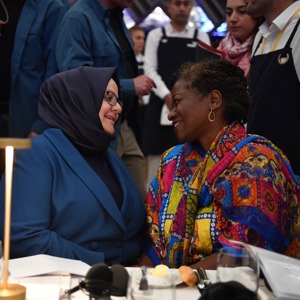Emine Erdoğan Hanımefendi ve Bakan Selçuk, "Let's Talk" (Hadi konuşalım) etkinliğinin ödül törenine katıldı - fotoğraf 3