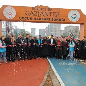 Gaziantep’te Çocuk Hakları Sokağı Açıldı Çocukların Haklarını Görünür Kılan Yeni Bir Farkındalık Alanı Hayata Geçti - fotoğraf 1