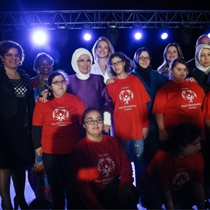 Emine Erdoğan Hanımefendi ve Bakan Selçuk, "Let's Talk" (Hadi konuşalım) etkinliğinin ödül törenine katıldı - fotoğraf 1
