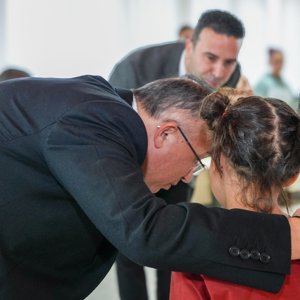 Gaziantep Valimiz Sayın Kemal Çeber, kıymetli eşi Sayın Neslihan Çeber Hanımefendi ile birlikte, İl Müdürümüz Sayın Umut Zeybek eşliğinde Şahinbey Çocuk Evleri Sitesi’ni ziyaret etti. - fotoğraf 1
