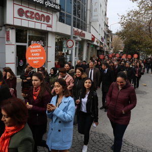 25 Kasım Kadına Yönelik Şiddetle Uluslararası Mücadele ve Dayanışma Günü Farkındalık Yürüyüşü - fotoğraf 4