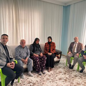 Şehit Ailelerine Anlamlı Ziyaret: Devletimizin Vefa Eli Gaziantep’te Şehit Yakınlarının Yanında - fotoğraf 1