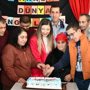İl Müdürümüz Sayın Çiğdem AÇIKYILDIZ KAZEL, 3 Aralık Dünya Engelliler Günü dolayısıyla Özel Bozdemir Bakım Merkezinde düzenlenen programa katılım sağladı. - fotoğraf 3