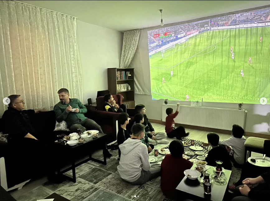 İl Müdürümüzün çocuklarımızla birlikte maç keyfi.