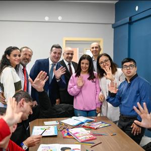 Valimiz Dr. Hülya Kaya ve İl Müdürümüz Arif Laçin’den Yeni Açılan Merkeze Ziyaret - fotoğraf 4