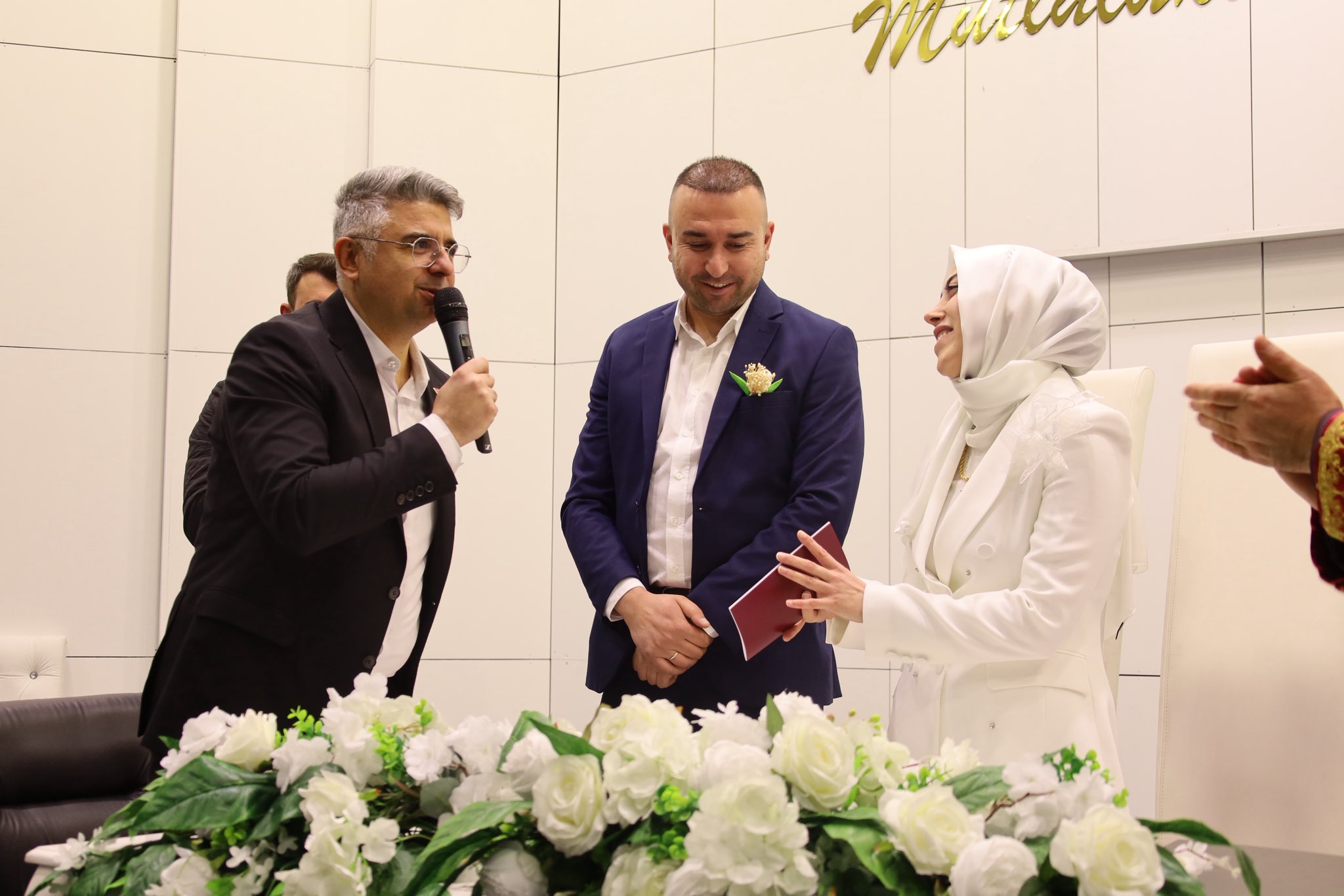 İl Müdürümüz Özgür Kırmızıtaş çalışma arkadaşımız Meryem Çalışkan’nın nikah merasimine katılarak nikah şahidi oldu.  