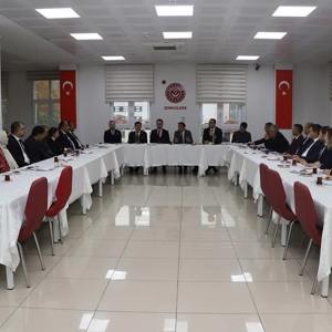 Roman Vatandaşlara Yönelik Strateji Belgesi (2023-2030 ) ve 1. Aşama Eylem Planı(2023-2025) kapsamında  Aile ve Sosyal Hizmetler İl Müdürlüğünde bir toplantı gerçekleştirilmiştir. - fotoğraf 4