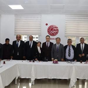 Roman Vatandaşlara Yönelik Strateji Belgesi (2023-2030 ) ve 1. Aşama Eylem Planı(2023-2025) kapsamında  Aile ve Sosyal Hizmetler İl Müdürlüğünde bir toplantı gerçekleştirilmiştir. - fotoğraf 1