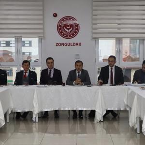 Roman Vatandaşlara Yönelik Strateji Belgesi (2023-2030 ) ve 1. Aşama Eylem Planı(2023-2025) kapsamında  Aile ve Sosyal Hizmetler İl Müdürlüğünde bir toplantı gerçekleştirilmiştir. - fotoğraf 2