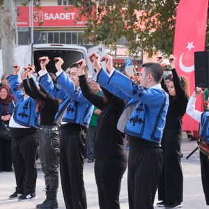 3 Aralık Dünya Engelliler Günü Kapsamında Denizli’de Farkındalık Yürüyüşü ve Performans Etkinlikleri Düzenlendi - fotoğraf 8