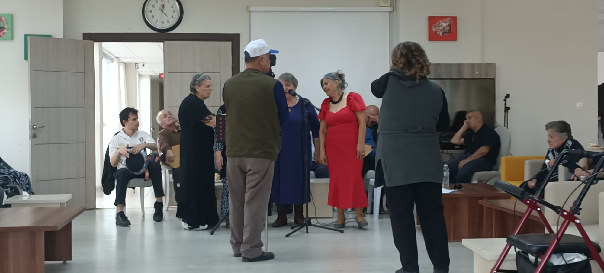 Babadağ Huzurevinde Dünya Engelliler Günü Dolayısıyla Müzik ve Dayanışma Programı Gerçekleştirildi