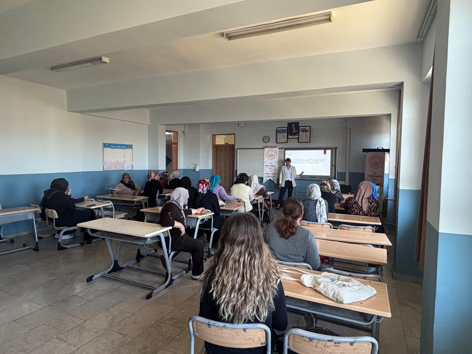  Pamukkale SODAM’da 2025 Aile Yılı Çalışmaları Kapsamında Eğitim Programı Düzenlendi