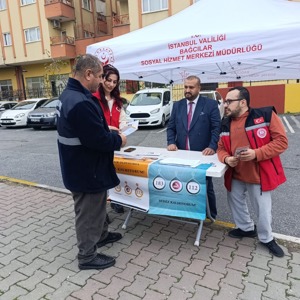 İlimiz Genelinde Sahaya Çıkan Ekiplerimiz Mobil Sosyal Hizmet Noktalarında Farkındalık Oluşturmuş Bilgilendirme ve Broşür Dağıtımı Gerçekleştirilmiştir - fotoğraf 1