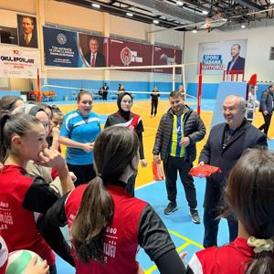 İl Müdürümüz Sayın Bilal Erdoğan Voleybol Müsabakasına Eşlik Etti - fotoğraf 1