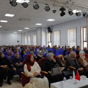 Aile Yapısı, Manevi Değerler ve Şiddetin Önlenmesi Konulu Panel Düzenlendi - fotoğraf 1