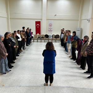 Yaratıcı Drama Atölyesi Üçüncü Oturumunda İletişim, Ritim ve Yaratıcılık Çalışmaları Yapıldı - fotoğraf 3