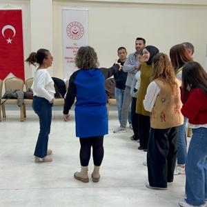 Yaratıcı Drama Atölyesi Üçüncü Oturumunda İletişim, Ritim ve Yaratıcılık Çalışmaları Yapıldı - fotoğraf 6